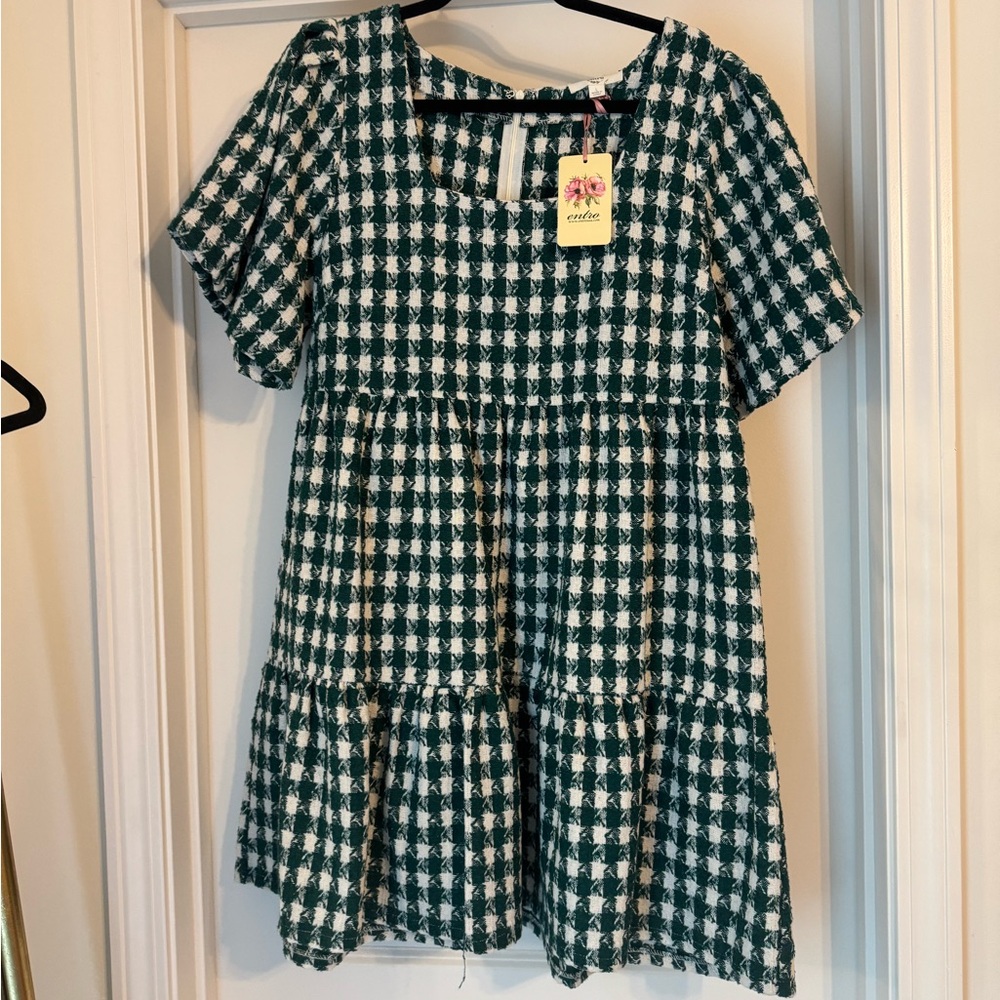 entro Green and White Houndstooth Tiered Dress
